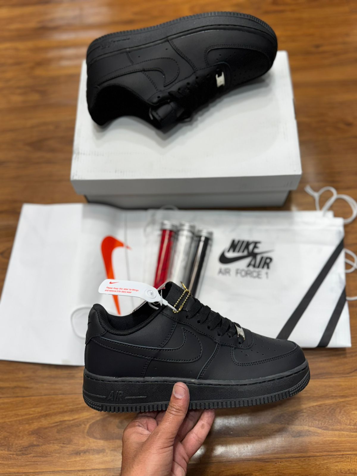 AIR FORCE 1 BLACK WITH 3 LACES AND ALL ACCESSORIES